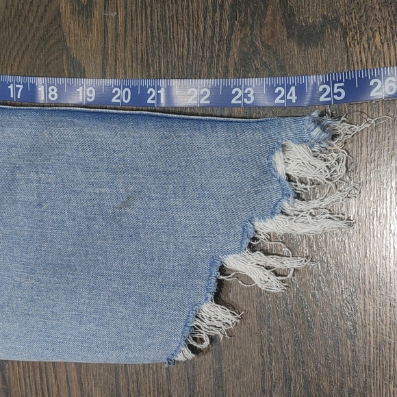 Light Wash American Eagle Distressed Jeans - Picture 3 of 6